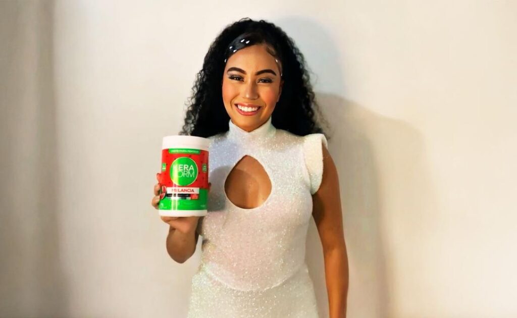 Penteados para arrasar no Carnaval Skafe Cosméticos aposta nos Cremes para Pentear Keraform para fios impecáveis na folia