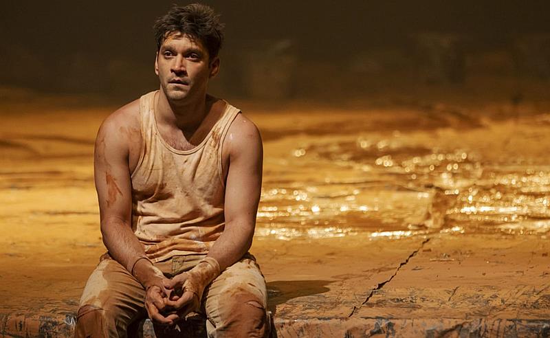 Protagonizado por Armando Babaioff, sucesso internacional “Tom na Fazenda” chega ao Teatro Nova Iguaçu Petrobras