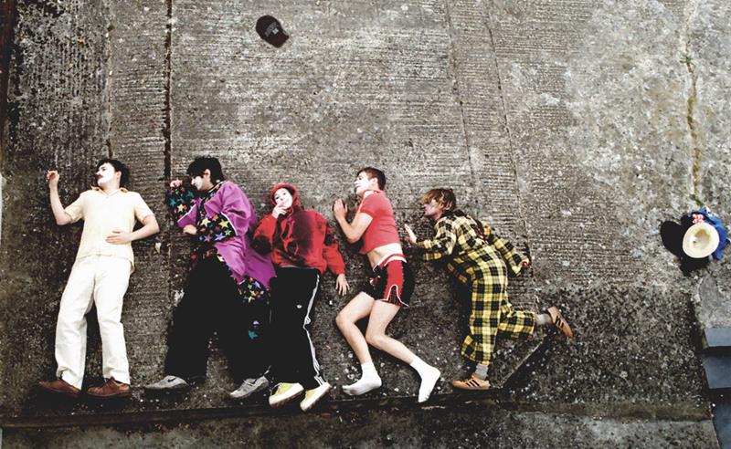 Sorry anuncia novo álbum Cosplay Lançamento em 7 de novembro via Domino