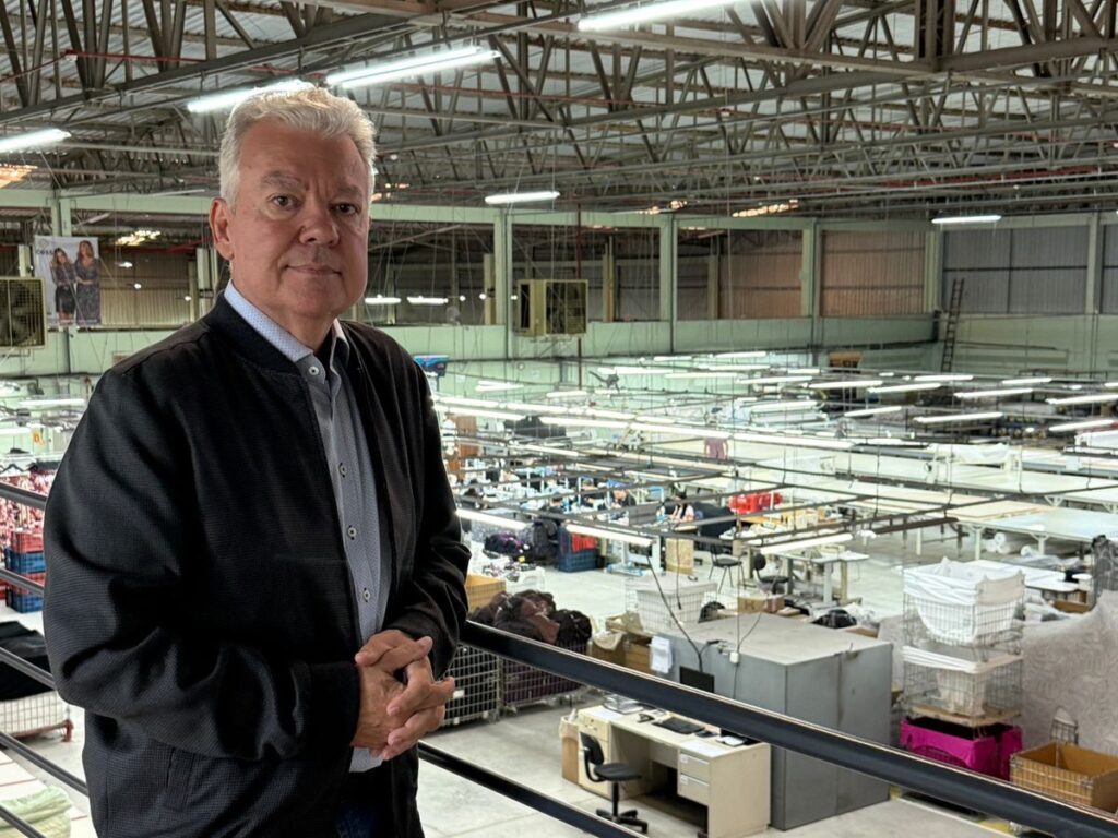 Indústria têxtil enfrenta avanço dos importados e risco crescente de desindustrialização no Brasil