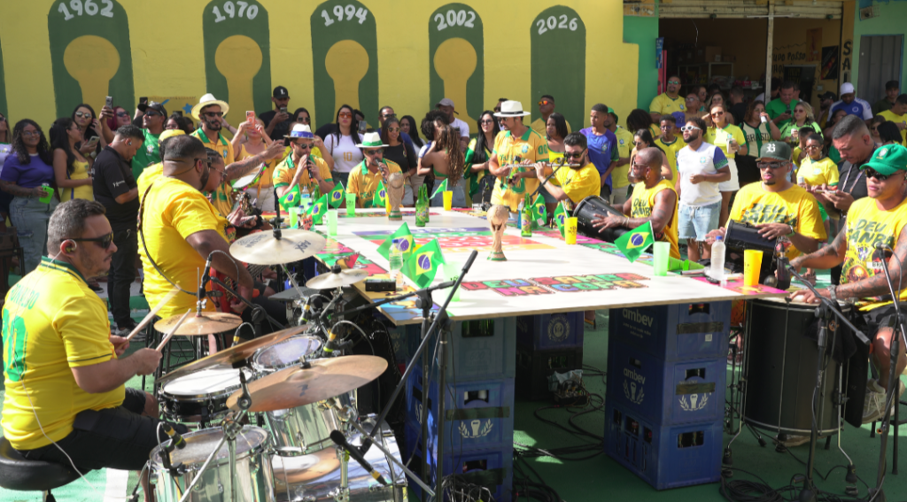 Deu Samba resgata tradição das ruas pintadas para a Copa do Mundo e celebra a música em gravação histórica em Santa Luzia